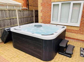 Gorgeous 4 Bed House With Hot Tub & Games Room!